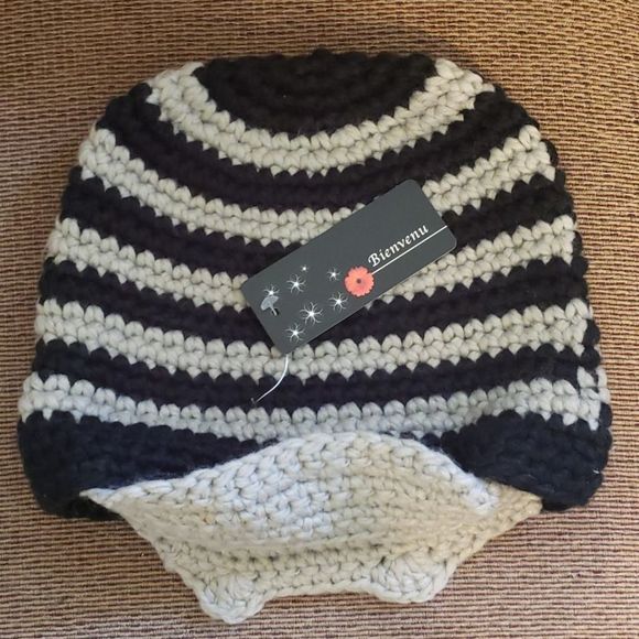 Bienvenu Black and Gray Striped Thick Knit Pull On Beanie Hat - Picture 2 of 5